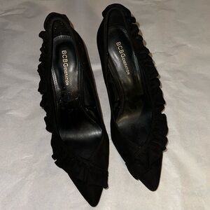 BCBGeneration black Hana pointed toe ruffle detail pumps heels women’s shoes 11‎
